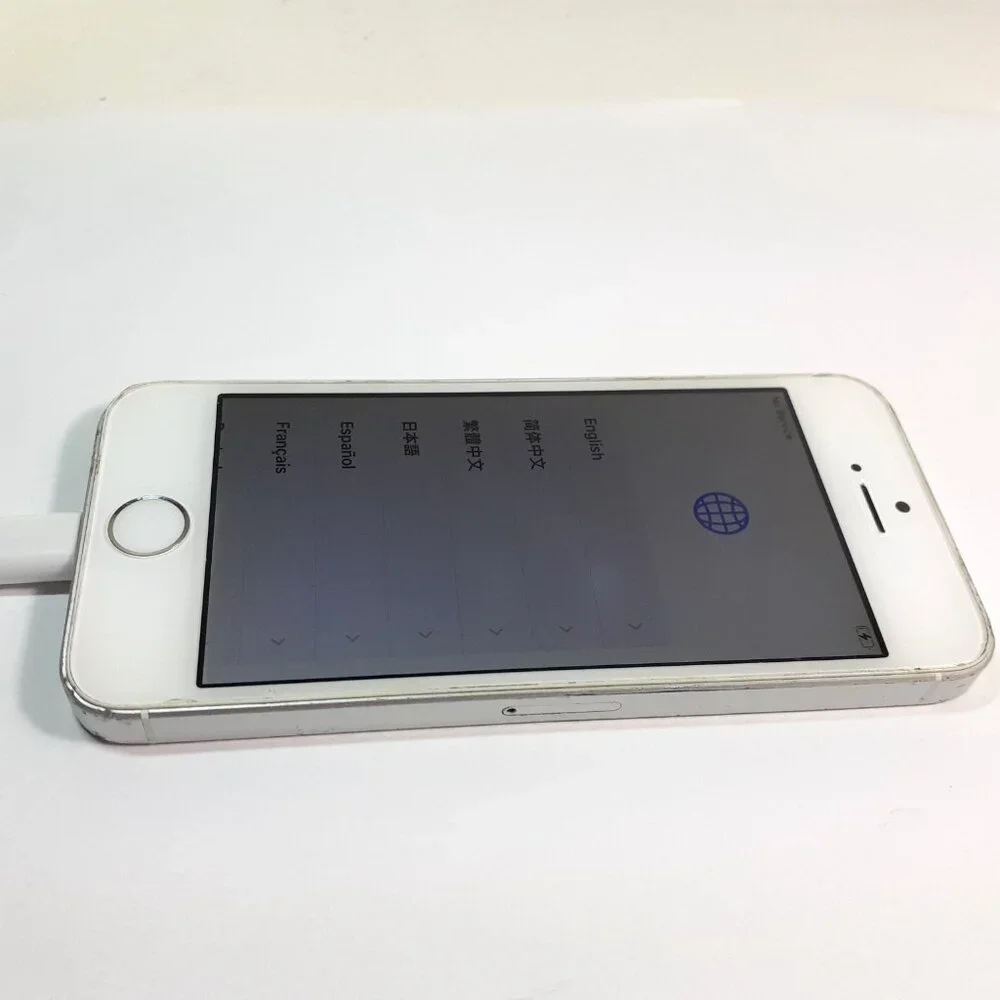 Apple iPhone SE 1st Generation (A1662 [WHITE-SILVER)-(Selling For parts only)